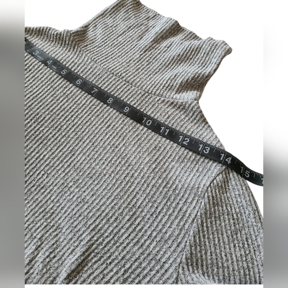 GARAGE RIBBED | CROP TURTLENECK | SIZE P/S - Picture 7 of 14